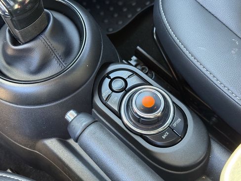 Used 2021 MINI Cooper Convertible w/ 6.5" Touchscreen Package image 25