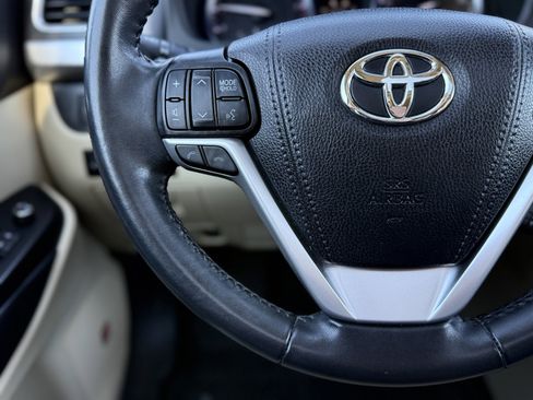 Used 2019 Toyota Highlander Limited image 25