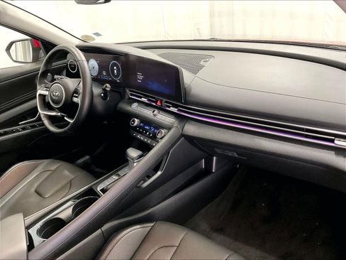 Used 2022 Hyundai Elantra Limited image 14