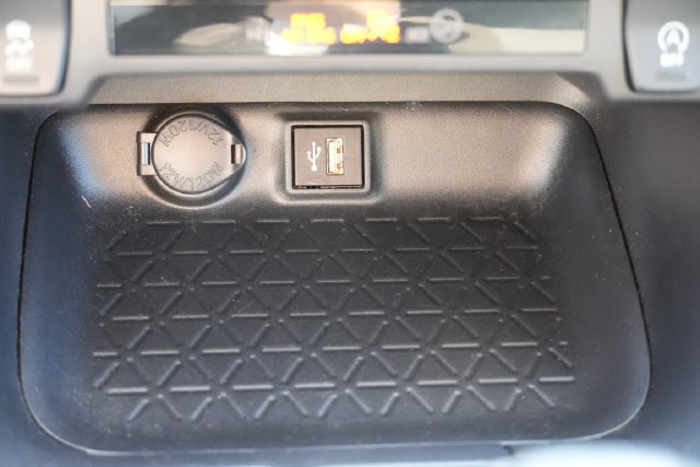 Used 2025 Toyota RAV4 XLE FWD image 35