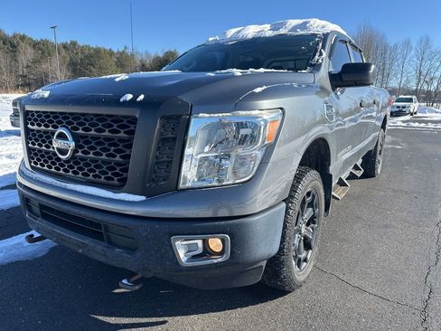 Used 2017 Nissan Titan SV image 20