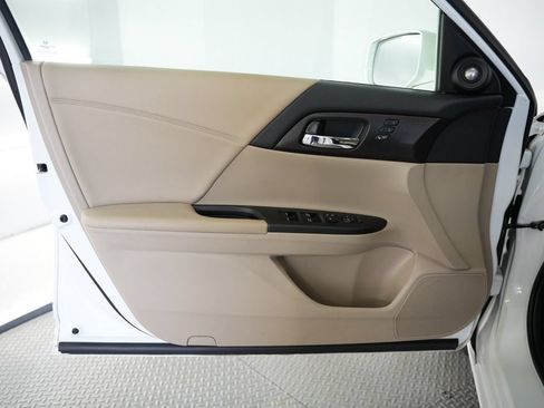 Used 2015 Honda Accord EX-L image 42