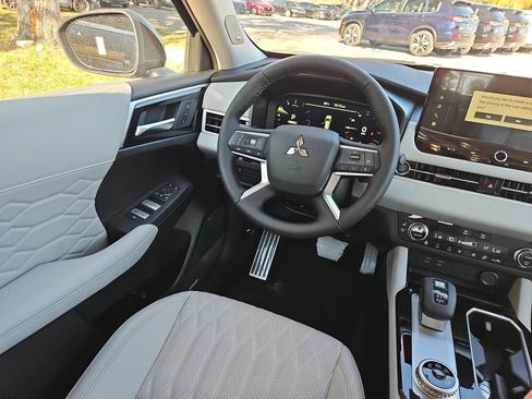 New 2026 Mitsubishi Outlander SEL FWD image 10