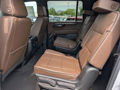 New 2026 Chevrolet Suburban High Country AWD/4WD image 14