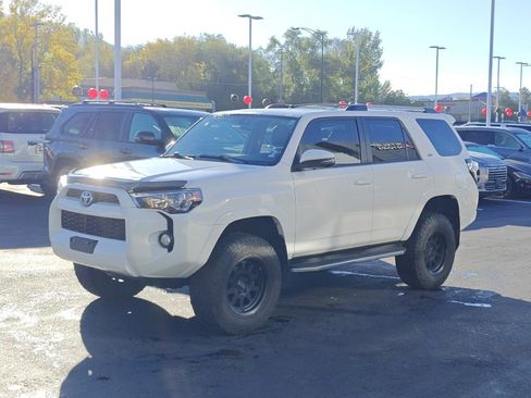 Used 2018 Toyota 4Runner SR5 Premium image 3