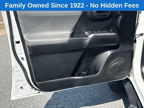 Used 2022 Toyota Tacoma SR5 w/ Technology Package RWD image 10