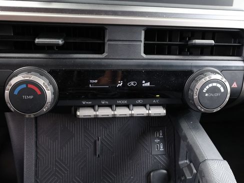 Used 2025 Toyota 4Runner SR5 AWD/4WD image 25