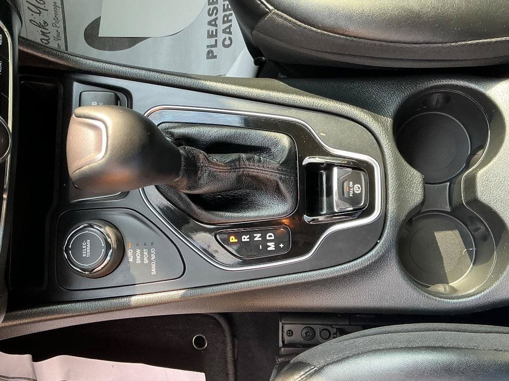 Used 2023 Jeep Cherokee Altitude Lux AWD/4WD image 19