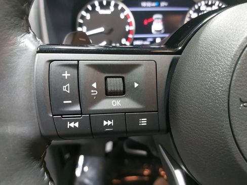 Used 2023 Nissan Rogue SV w/ SV Premium Package image 17