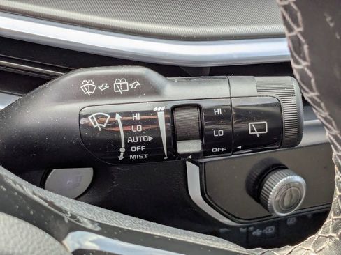 Used 2025 Kia Sorento SX image 18