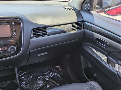 Used 2016 Mitsubishi Outlander SE FWD image 18