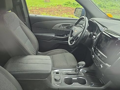 Used 2023 Chevrolet Traverse LT FWD image 3