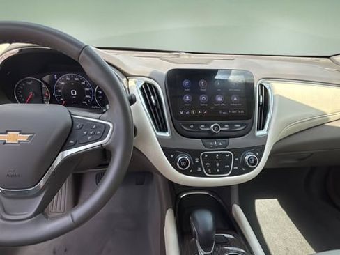 Used 2023 Chevrolet Malibu LT FWD image 11
