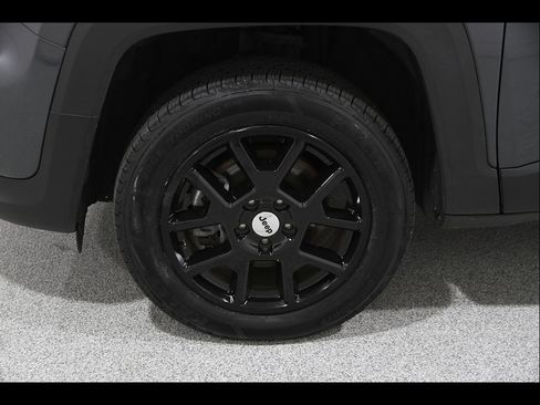 Used 2023 Jeep Renegade Latitude AWD/4WD image 22