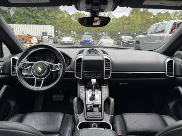 Used 2016 Porsche Cayenne w/ Premium Package AWD/4WD image 22