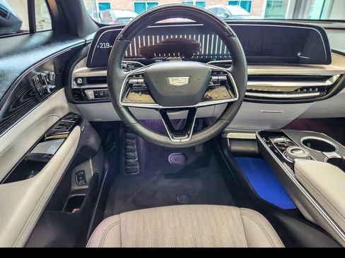 Used 2024 Cadillac Lyriq Luxury AWD/4WD image 14