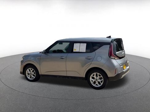 Used 2025 Nissan Sentra SV FWD image 10