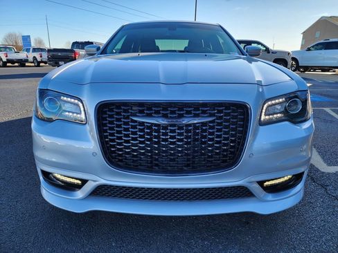 Used 2023 Chrysler 300 Touring L image 3