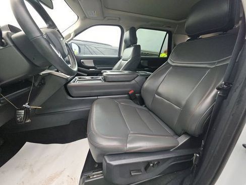 Used 2025 Ford Expedition Active AWD/4WD image 9