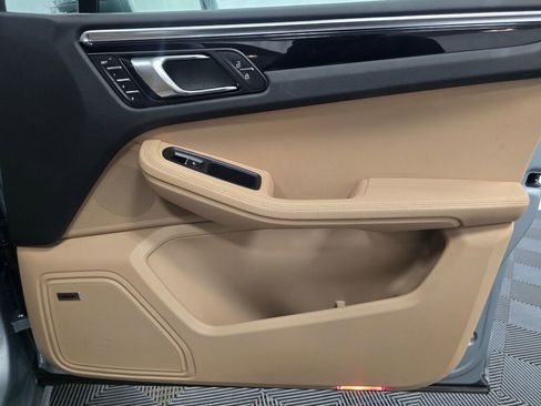 Certified 2025 Porsche Macan image 26