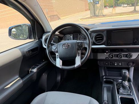 Used 2018 Toyota Tacoma SR5 RWD image 13