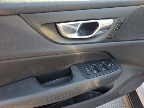 Used 2025 Volvo V60 B5 Cross Country Plus image 12