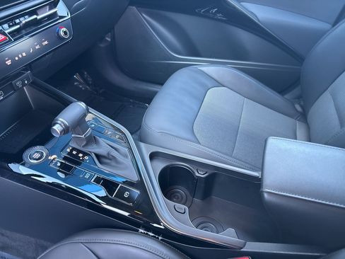 Used 2023 Kia Niro EX image 24