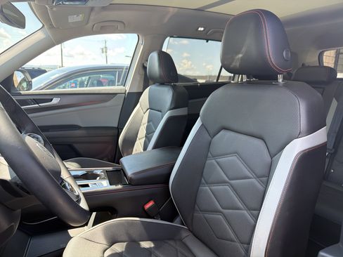 Used 2024 Volkswagen Atlas Peak Edition SE AWD/4WD image 9