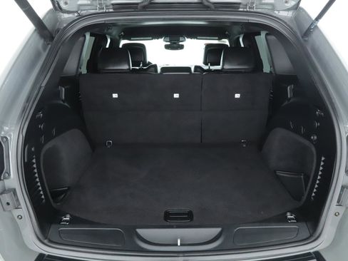 Used 2020 Jeep Grand Cherokee Altitude image 16