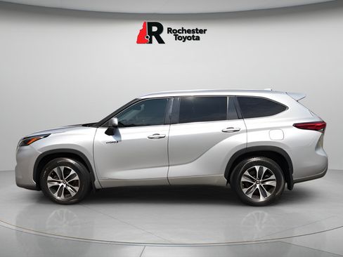 Used 2021 Toyota Highlander XLE AWD/4WD image 4