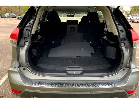 Used 2018 Nissan Rogue SV image 10