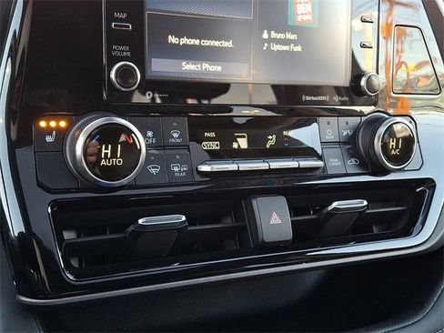 Certified 2022 Toyota Highlander XLE image 19