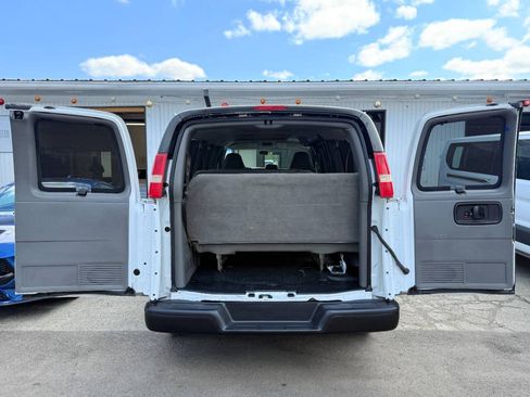 Used 2003 Chevrolet Express 3500 Extended Passenger RWD image 12
