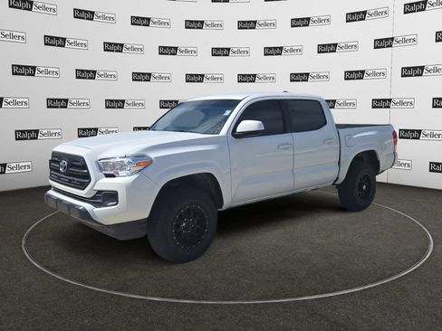 Used 2017 Toyota Tacoma SR w/ SR Convenience Package image 2