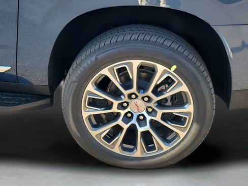 New 2026 GMC Yukon XL Denali w/ LPO, Floor Liner Package image 18