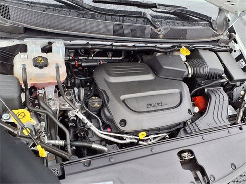 Used 2024 Chrysler Pacifica Limited image 32