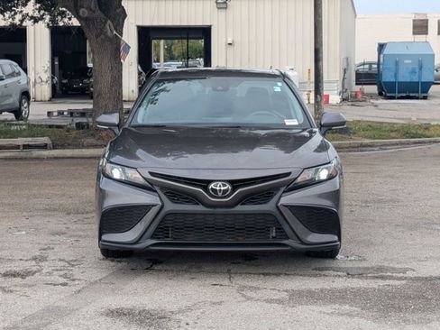 Used 2023 Toyota Camry SE FWD image 2