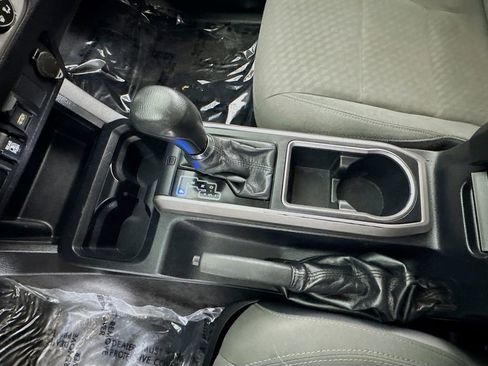 Used 2020 Toyota Tacoma SR5 image 18