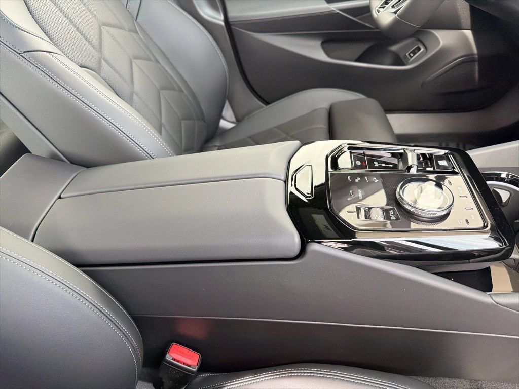 New 2027 BMW 550e xDrive AWD/4WD image 25