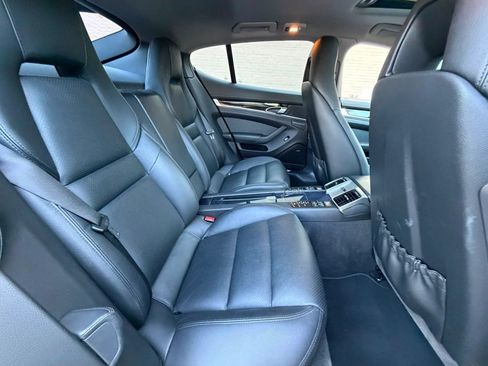 Used 2015 Porsche Panamera RWD image 18