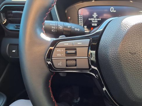 Used 2025 Honda Pilot Black Edition image 18