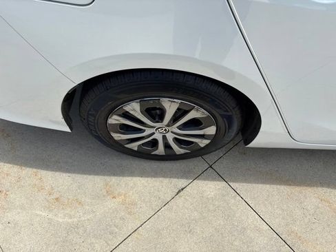 Used 2022 Toyota Prius Prime XLE FWD image 10