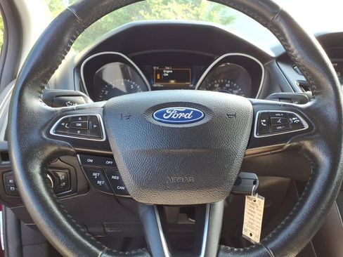 Used 2015 Ford Focus SE w/ SE Ecoboost Package FWD image 27