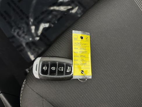 Used 2025 Hyundai Venue SEL FWD image 30