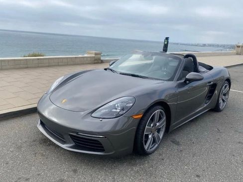 Used 2022 Porsche 718 Boxster RWD image 13