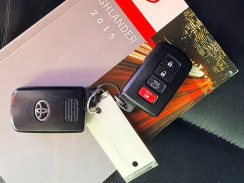 Used 2015 Toyota Highlander XLE image 26