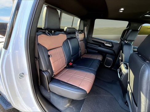 Certified 2024 Chevrolet Silverado 3500 High Country w/ High Country Premium Package image 17