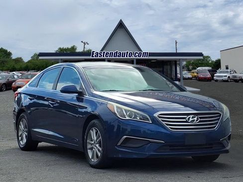 Used 2017 Hyundai Sonata SE image 1