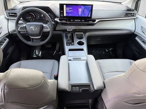Certified 2026 Toyota Sienna XLE image 25