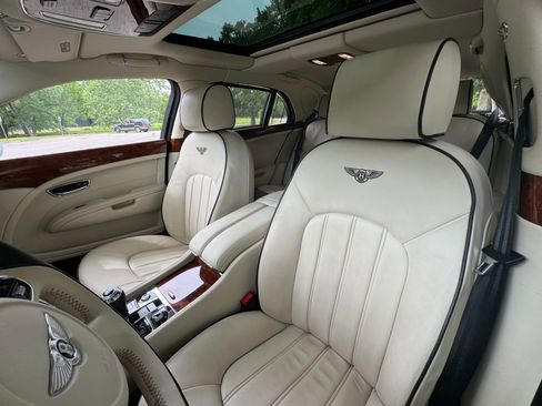 Used 2013 Bentley Mulsanne w/ Rear Entertainment Pkg image 11